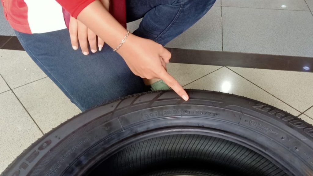 cara mengecek kadaluarsa ban mobil