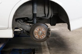 rem belakang mobil