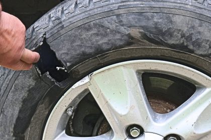 Ban Mobil Pecah