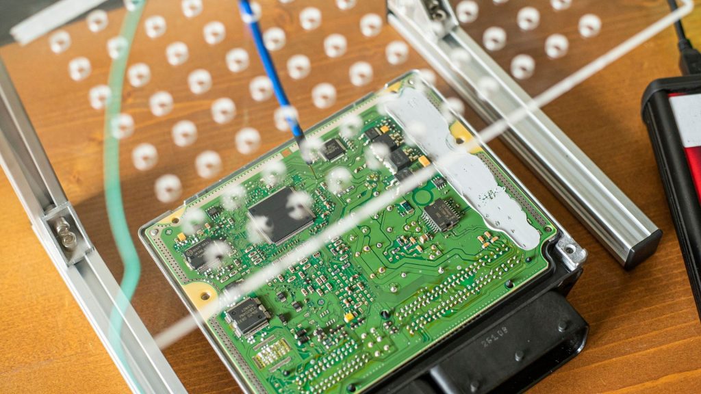 komponen ecu mobil
