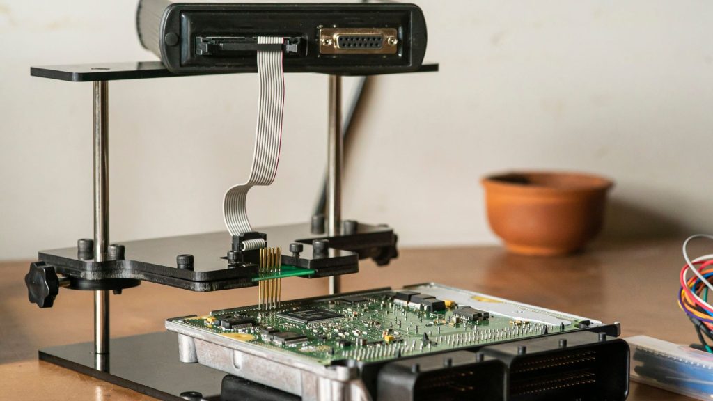 komponen ecu mobil