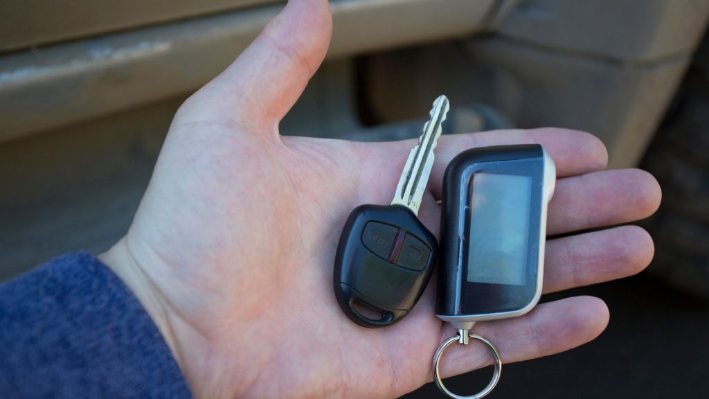 alarm mobil bunyi terus