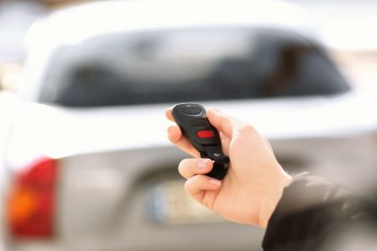 alarm mobil bunyi terus