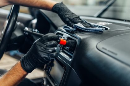 cara membersihkan kabin mobil