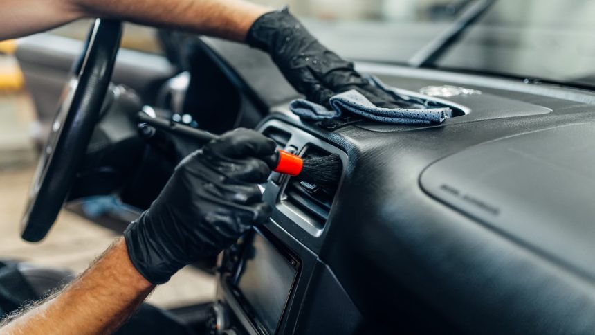 cara membersihkan kabin mobil