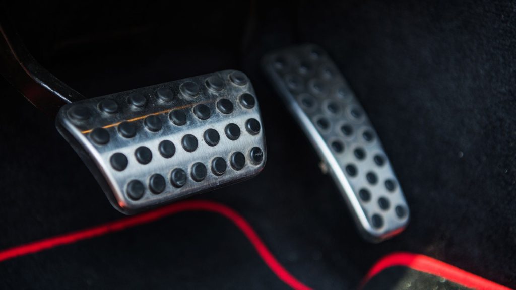 pedal rem mobil
