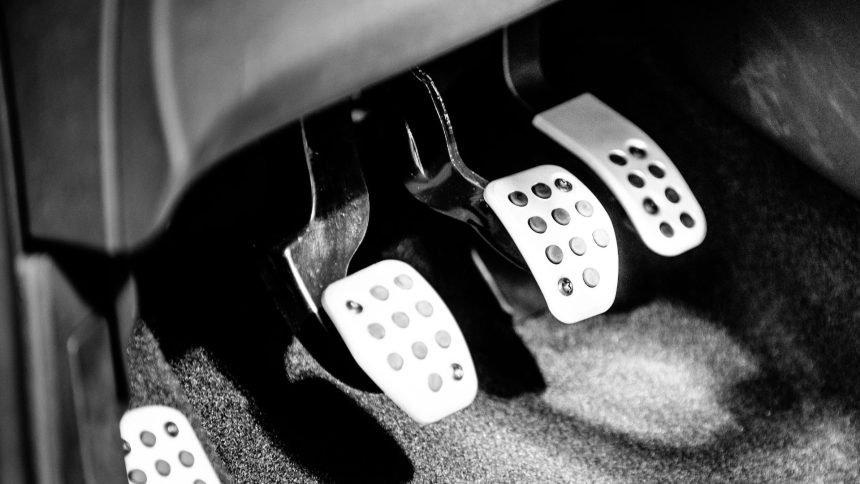 pedal rem mobil