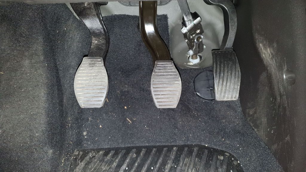 pedal rem mobil
